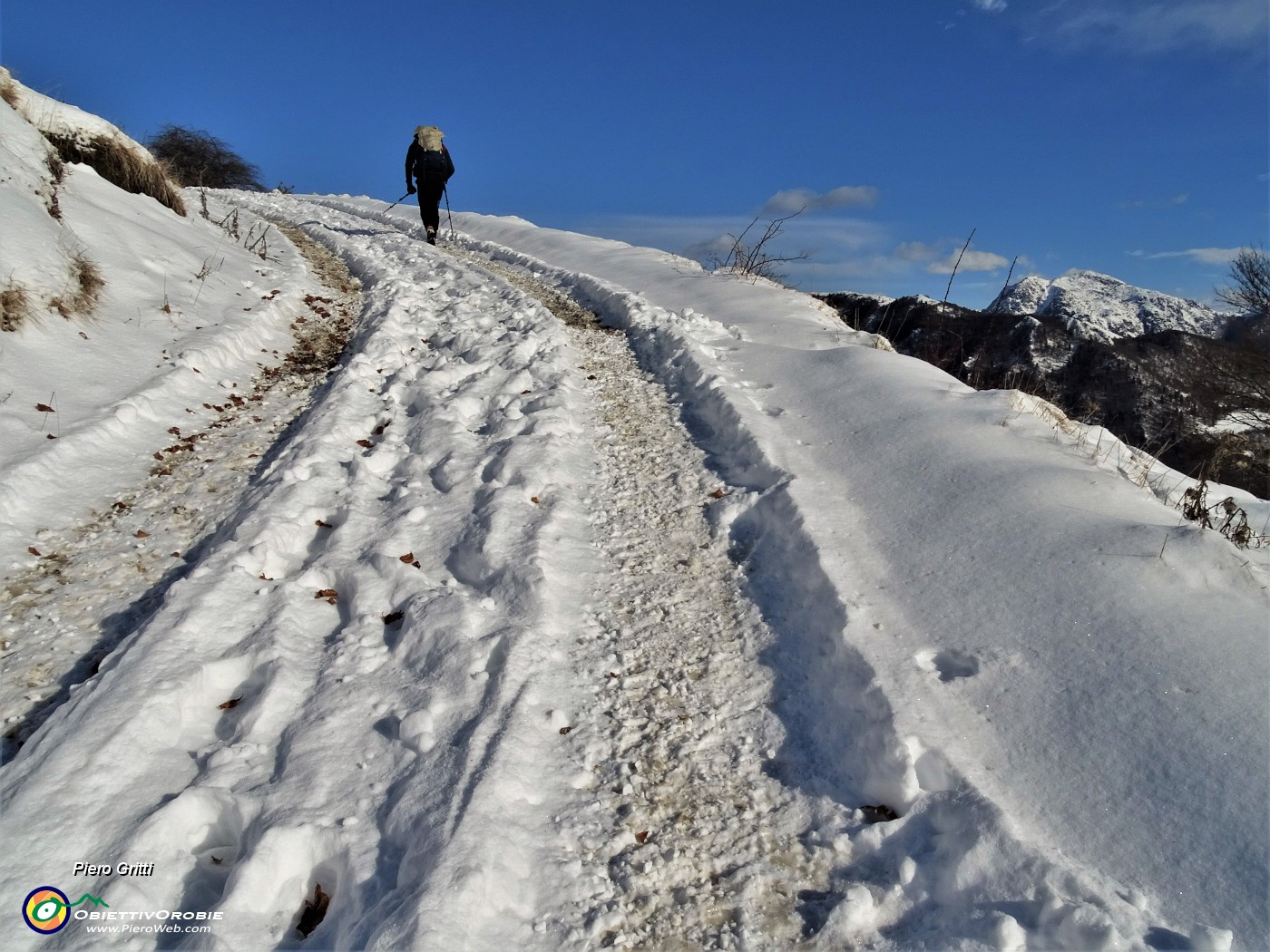 38 Man mano saliamo la neve aumenta.JPG